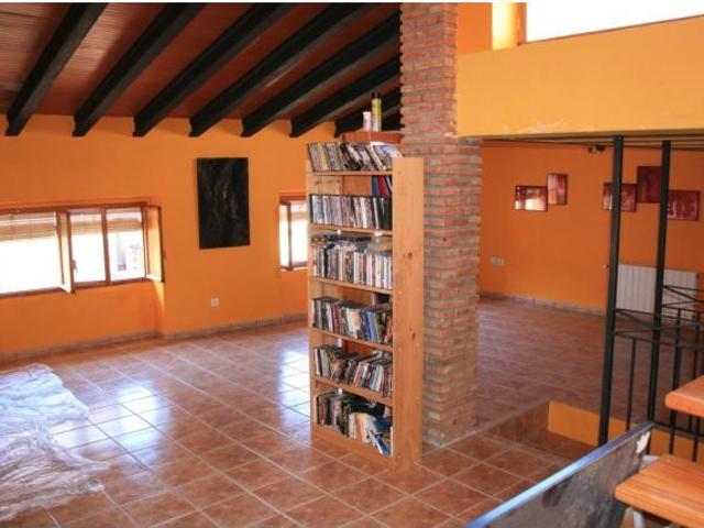 EN EL PUEBLO DE BIAR, ENCANTADORA CASA REFORMADA Y CON LICENCIA TURISTICA
