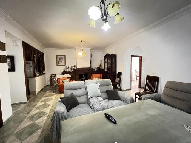 EN EXCLUSIVA, CASA EN ALAMEDA CON PISO EN PLANTA ALTA¡