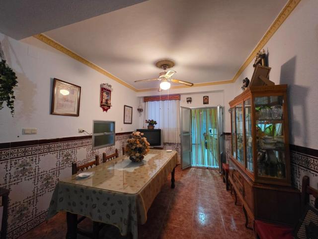 EN EXCLUSIVA AMPLIA CASA EN LA ZONA CENTRO DE BENAMEJI¡