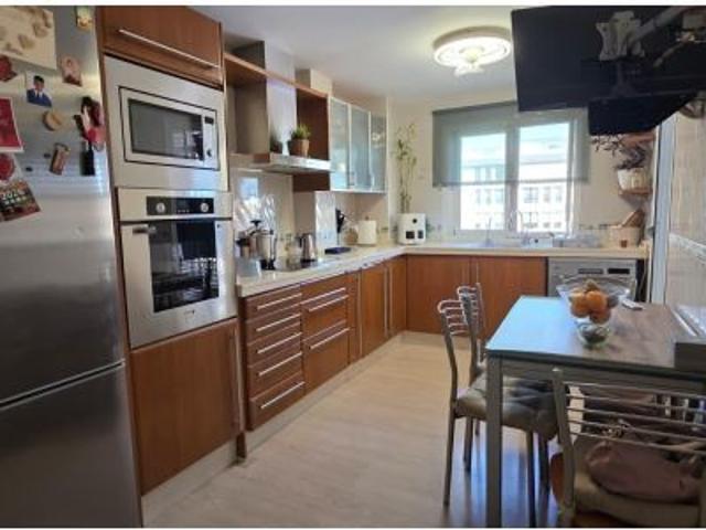 ¡ En Exclusiva ! Te ofrecemos este Amplio Piso en Águilas Ideal para Vivir y Disfrutar del Mar