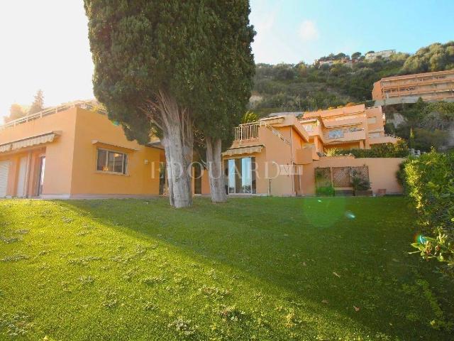 En exclusivité trois pièces avec grande terrasse, vaste jardin