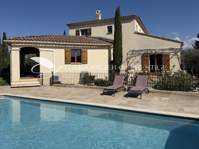 En exclusivité, une élégante maison provençale 200m² Caromb