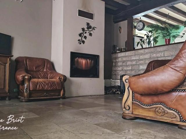 ? En exclusivité – Une maison familiale aux beaux volumes, au cœur d’un village où il fait bon vivre