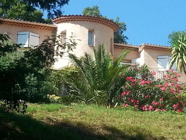 En Exclusivite! Vaste Propriete Dans Un Ecrin De Verdure! 216m² Mandelieu La Napoule