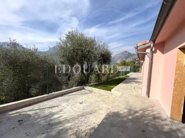 En exclusivité villa en cours de rénovation avec vaste terrain, sur la commune de Castellar