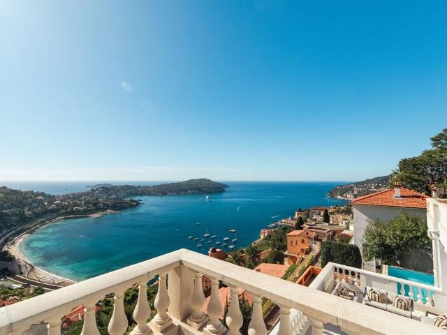 En exclusivité, à Villefranche sur Mer, Villa Clarté est une. 260m² Villefranche sur Mer