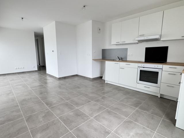 EN EXCLUSIVITÉ APPARTEMENT TYPE 3 TERRASSE + STATIONNEMENTS SECTEUR TINQUEUX