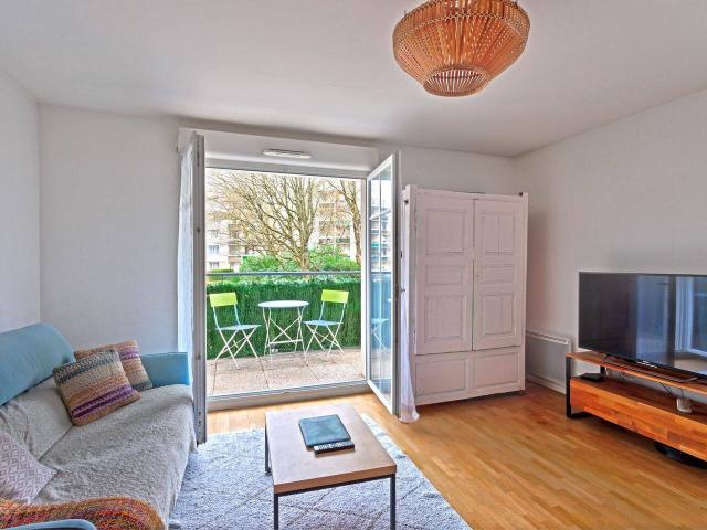 En Exclusivité: Beau 2 Pièces avec Balcon