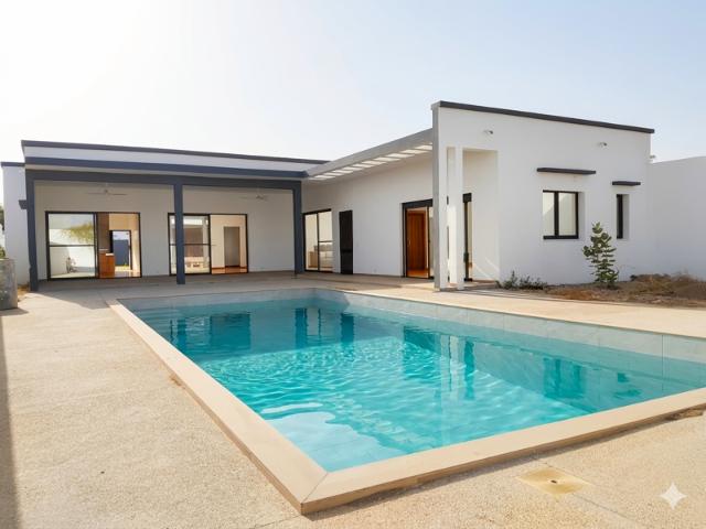 EN EXCLUSIVITE CHEZ SELECTION SENEGAL MAISON CONTEMPORAINE AVEC PISCINE SUR 707m2 DE TERRAIN SITUEE DANS UNE PETITE RESIDENCE PRIVE PROCHE DE LA MER ET DES COMMERCES
