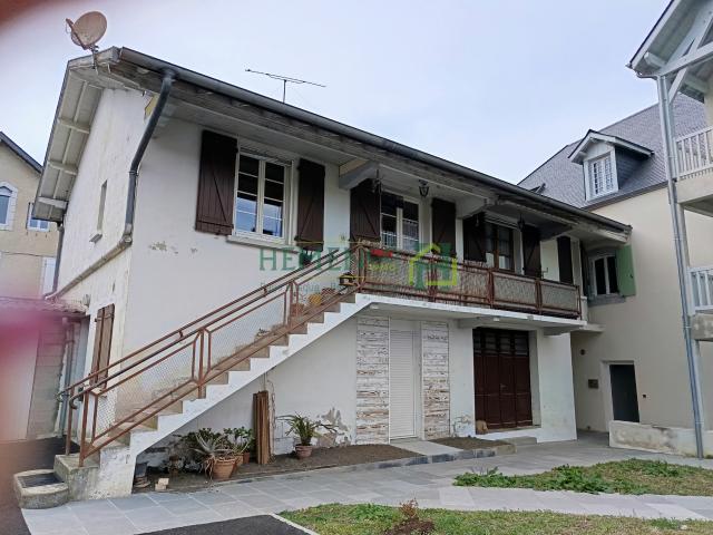 EN EXCLUSIVITE IMMEUBLE CENTRE VILLE MAULEON