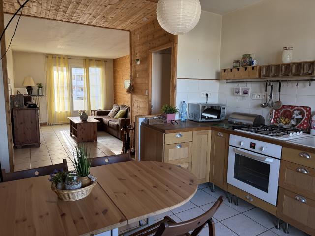 En exclusivité La Terrasse, 2 pas de la Place Massenet Appartement traversant avec balcon et loggia