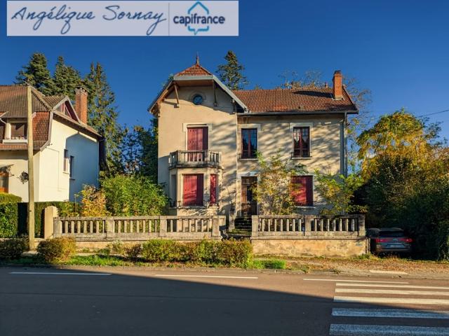 EN EXCLUSIVITE LONS LE SAUNIER 39 MAISON DE VILLE 5 min du centre ville – Jardin