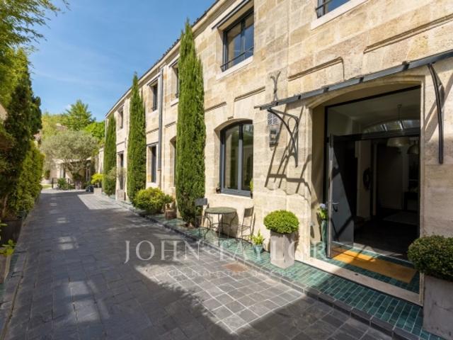 En exclusivité – Magnifique ancienne imprimerie réhabilitée 6 Chambres Piscine Grand garage et Jardin