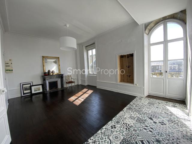 UNIQUE Magnifique Appartement T3 de Style Haussmannien