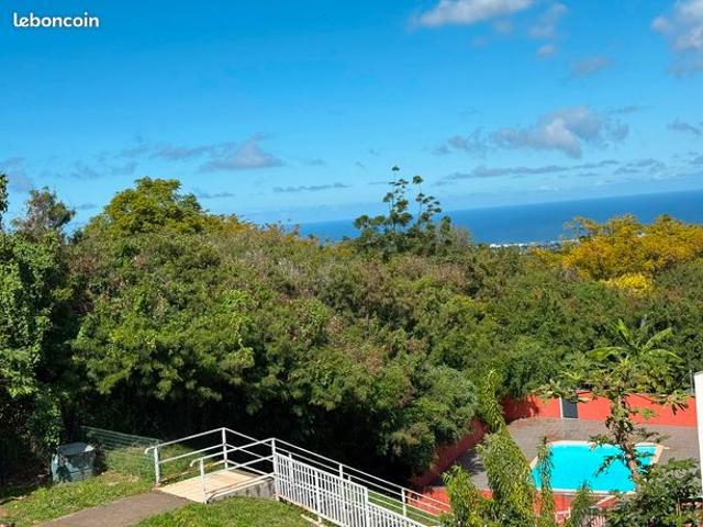 En exclusivité Magnifique T2 Duplex de 59m² rénové avec piscine et vue mer Rés. Maximus à Saint Pierre