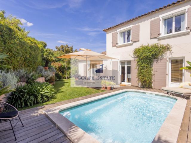 EN EXCLUSIVITÉ: Maison 4 chambres, à pied du village, réside