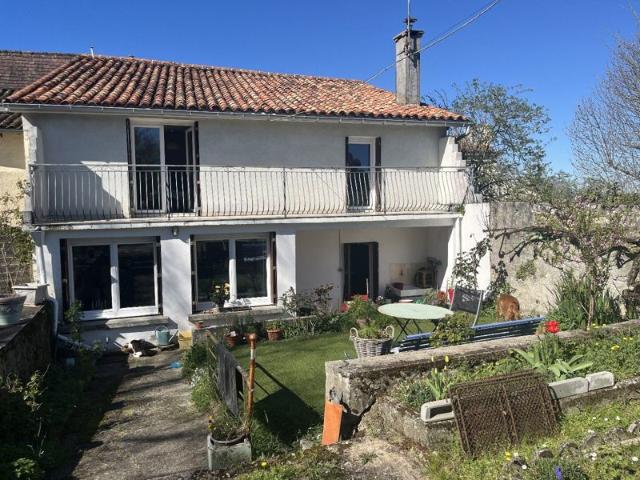 En exclusivité: Maison de village avec grand jardin