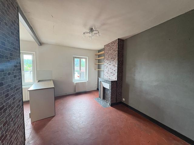 EN EXCLUSIVITÉ Maison de ville atypique avec cour