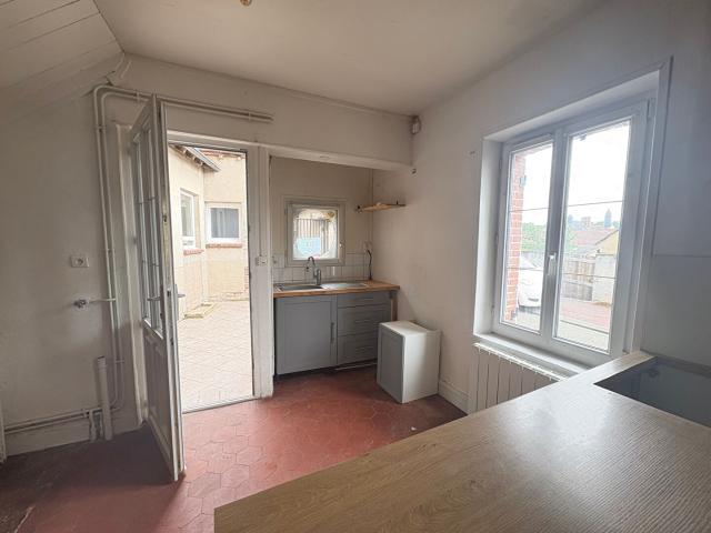 EN EXCLUSIVITÉ Maison de ville atypique avec cour