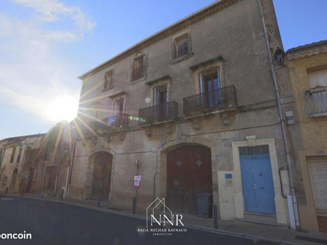 Maison de caractère de 217 m² avec garage de 130 m², cours et comble. Travaux d'aménagement intérieur à prévoir