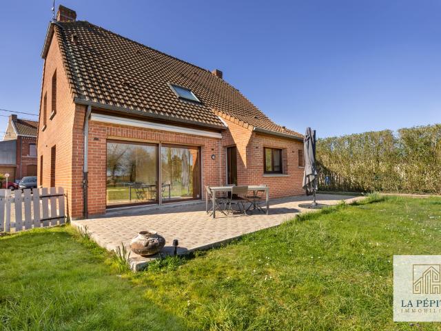 EN EXCLUSIVITÉ: Maison individuelle de 135 m2 avec 4 chambres, sous sol complet, jardin de 1 000 m2, terrasse