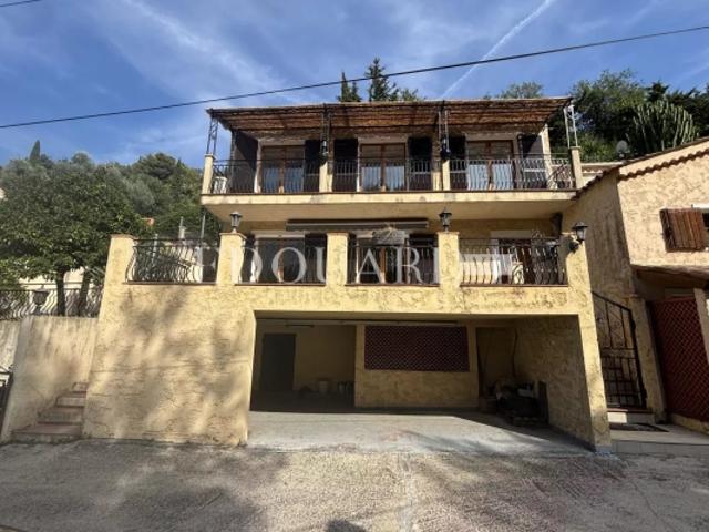 En exclusivité maison provençale à vendre avec appartement indépendante, piscine et grand jardin