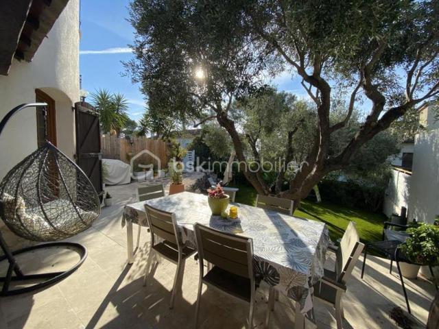 EN EXCLUSIVITE * ' Maison triplex la vie de chateau ! ' au calme, secteur LE THOUAR, 83130 LA GARDE