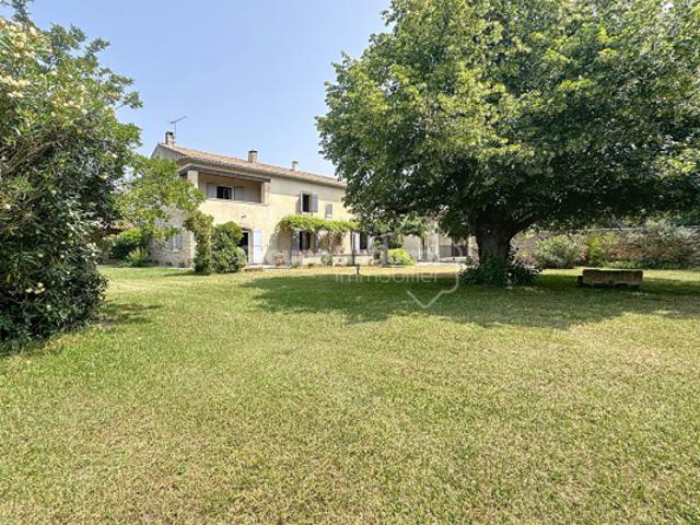 En exclusivité Mas provençal avec terrain et dépendances
