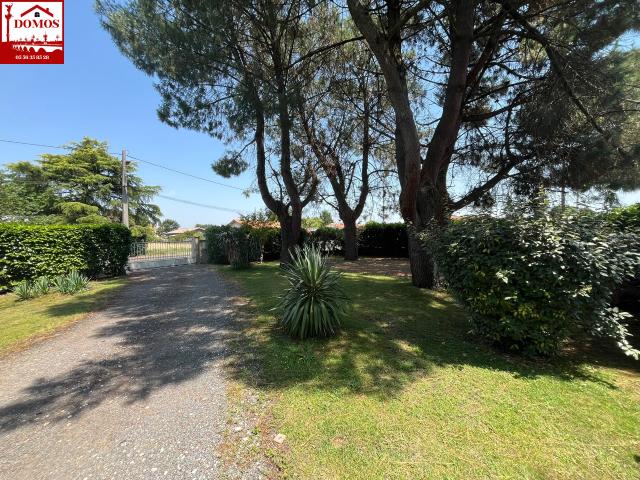 EN EXCLUSIVITE PAREMPUYRE Terrain constructible d'environ 350 m2