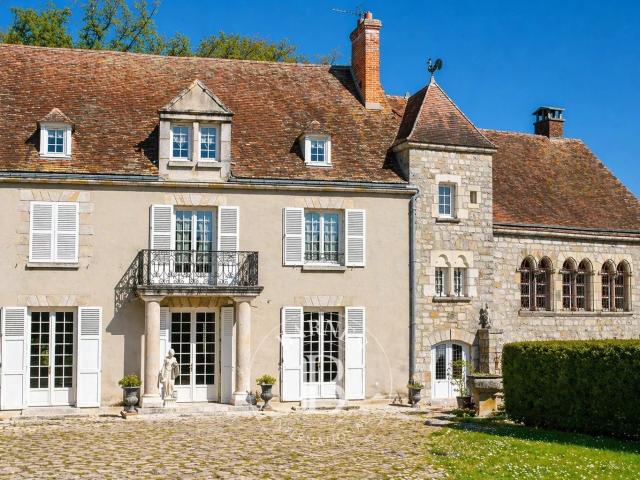 En exclusivité Proche Courances et Milly la Forêt Manoir. 500m² Courances