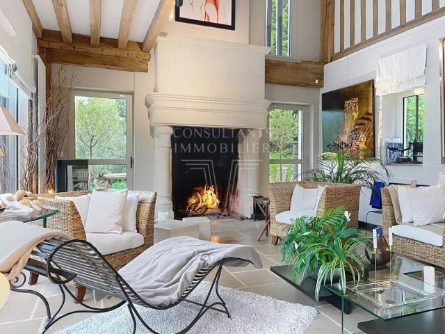 EN EXCLUSIVITE PROPRIETE AVEC VUE EXCEPTIONNELLE SUR LE GOLF