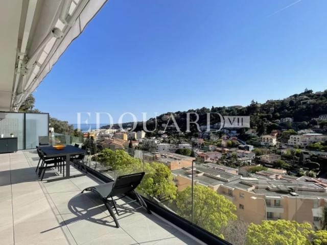 En exclusivité quatre pièces en dernier étage avec spectaculaire terrasse, magnifique vue panoramique et garage
