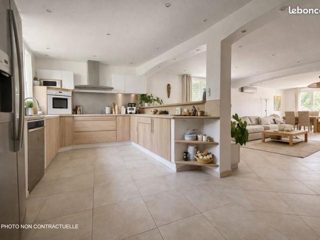 En exclusivité Rare à la vente – Maison avec piscine au cœur des Accates