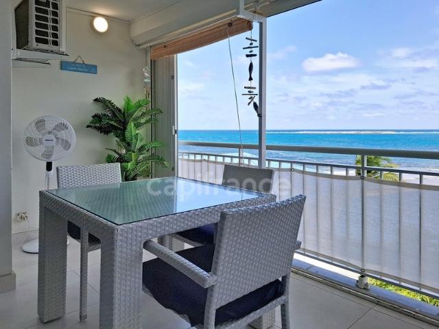 EN EXCLUSIVITÉ SUPERBE STUDIO AVEC VUE MER SUR LA BAIE ORIENTALE