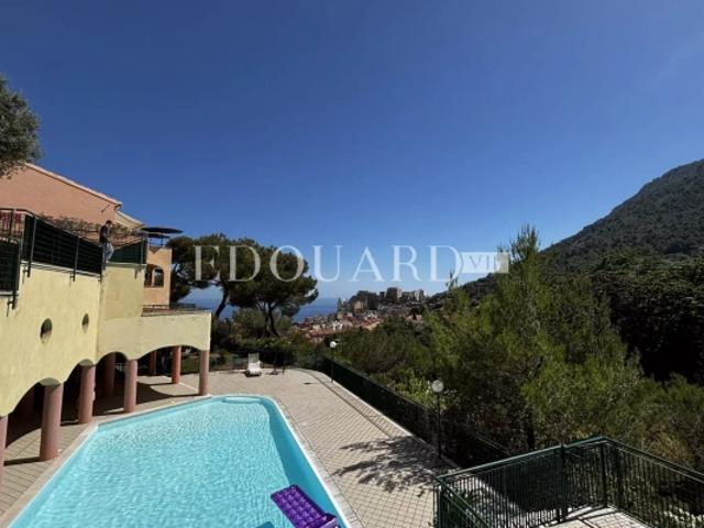 En exclusivité superbe trois pièces avec deux grandes terrasses et parking, limitrophe de la Principauté de Monaco