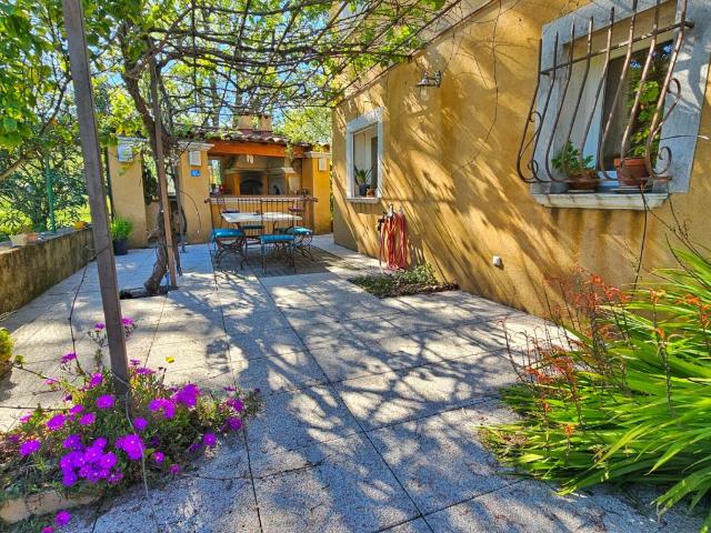 En EXCLUSIVITE sur GONFARON Maison provençale de 152m² sur plus de 2000 m² Calme et cadre naturel privilégié