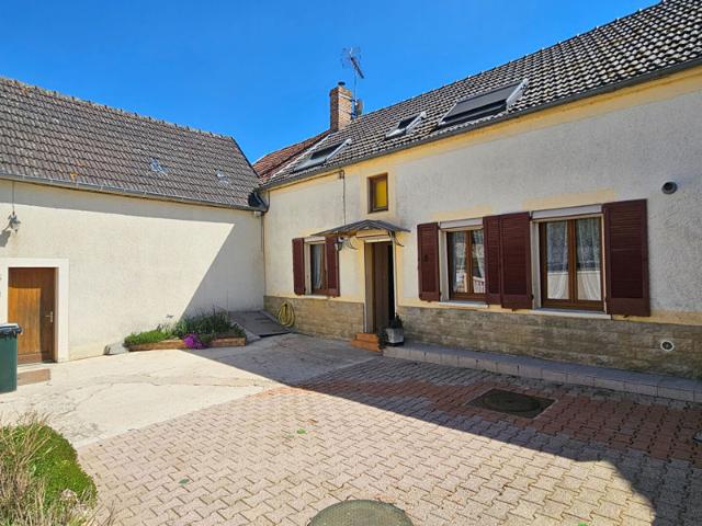 En exclusivité sur la commune d'Arcis le Ponsart, Charmante maison avec grand jardin et garage