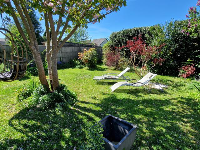 EN EXCLUSIVITE sur la commune de FLIXECOURT: SUPERBE MAISON DE MAITRE de 150 m2 avec beau jardin arboré