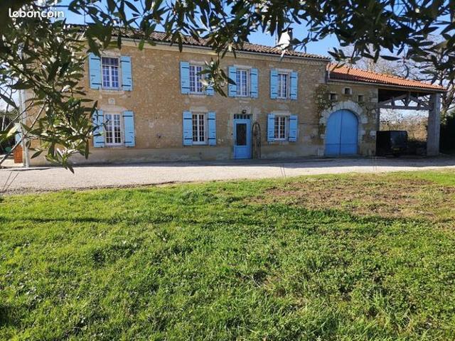 En exlusivité Propriété de 5 chambres avec dépendances, piscine chauffée et jardin de 9000m2 dans un petit hameau près de Condom. Très bon rapport