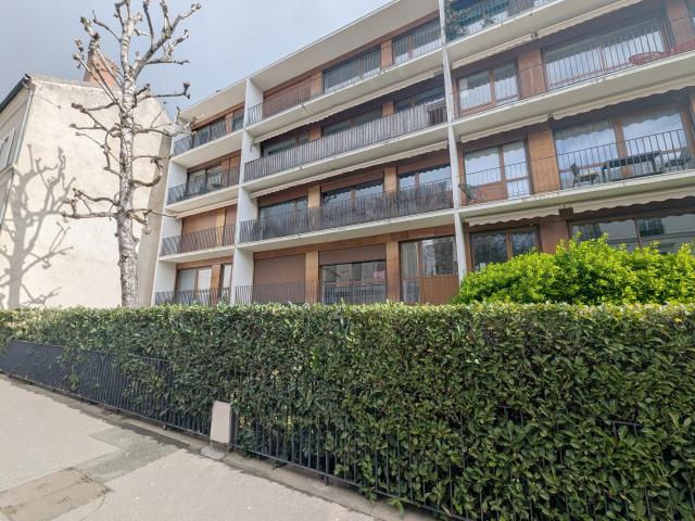 SOUS OFFRE. En hypercentre, appartement 4 pièces avec garage en sous sol
