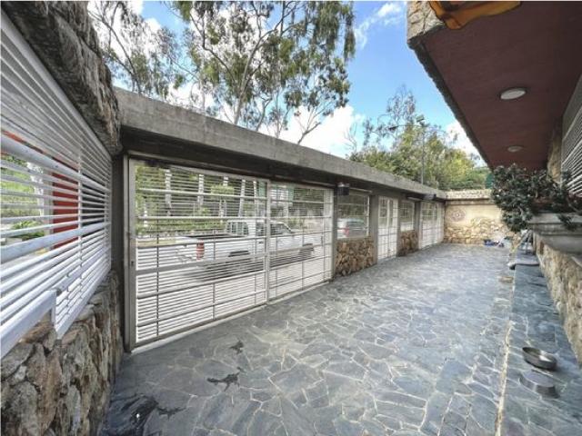 EN LA CALIFORNIA SUR VENDO CASA EN AVENIDA PRINCIPAL