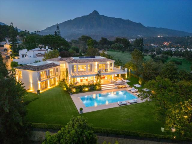 En la lujosa zona de Aloha, en el Valle del Golf de Marbella. 702m² Marbella