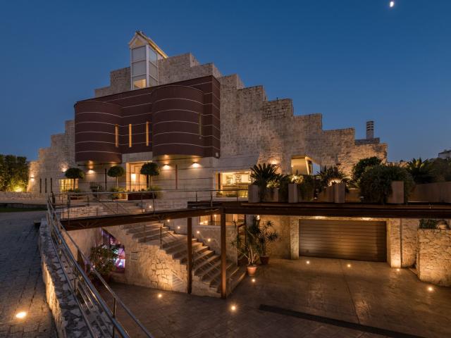 En la prestigiosa zona residencial de La Quinta, esta extrao. 333m² Marbella