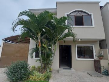 En La Riviera Se Vende Linda Casa Amoblada