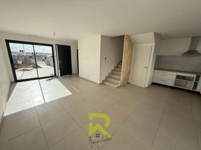 En location 1630 EUR par mois à Vias: maison de 83.89m2