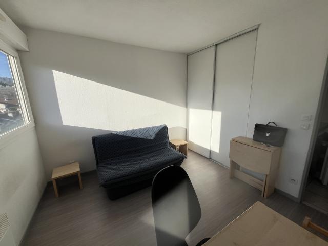 En location 380 EUR par mois à Saint Étienne: appartement