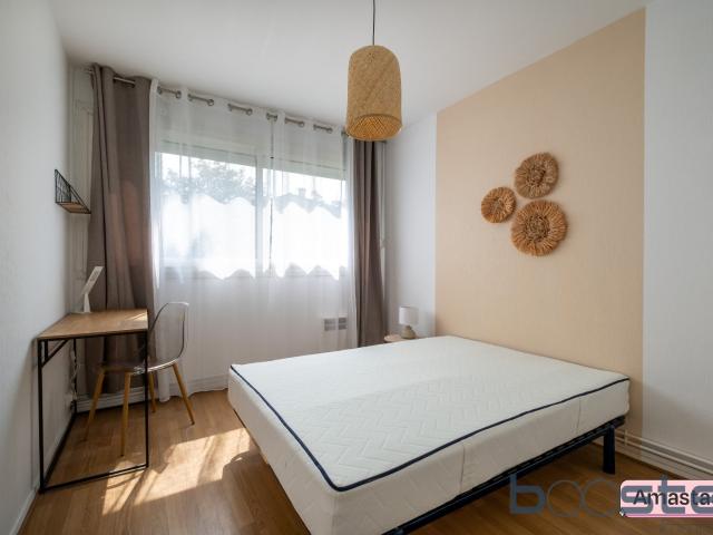 En location Appartement 4 pièces 66 m