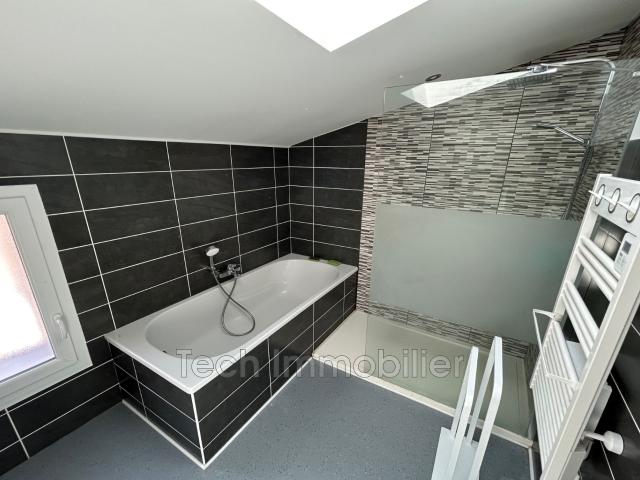 En location Appartement 4 pièces 77 m