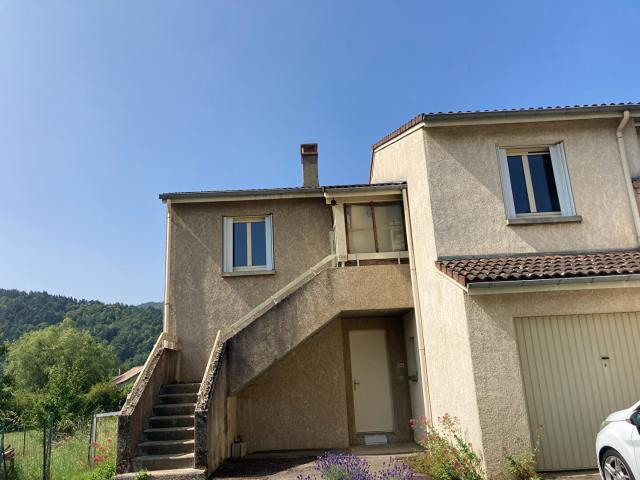 En location Appartement 4 pièces 75 m