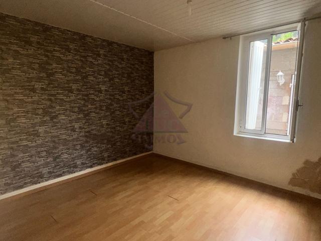 En location Appartement 4 pièces 76 m